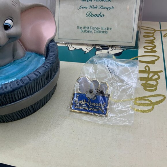 Walt Disney Classic Collectors Society Vintage Simply Adorable Dumbo - Picture 6 of 6